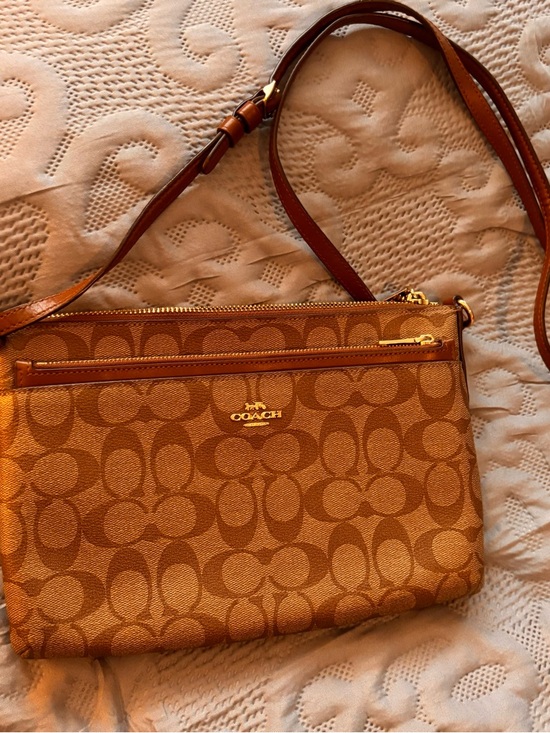 Coach Tan Signature Canvas Crossbody with Leather Pouch excellent condition - Picture 2 of 9